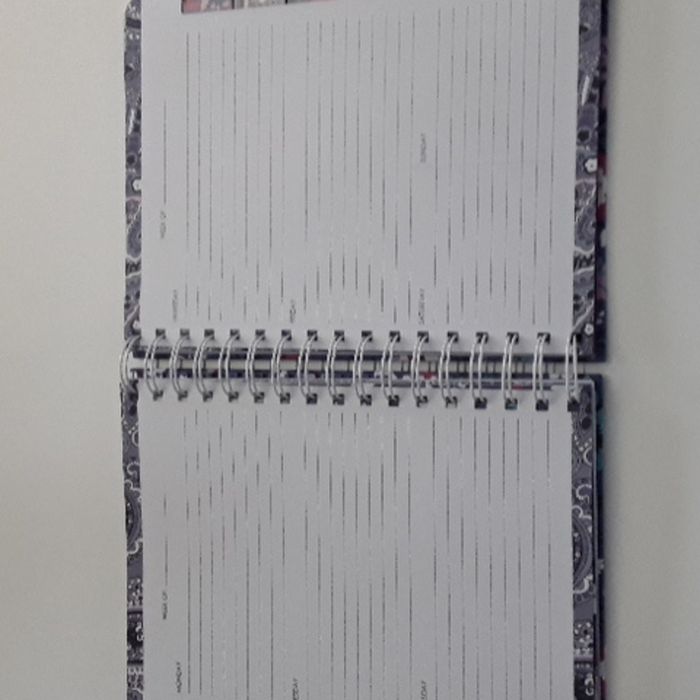 Vera Bradley undated planner NWT - Picture 4 of 5